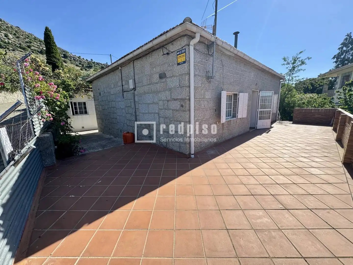 Vista exterior de Casa o xalet en venda en Zarzalejo amb Calefacció, Jardí privat i Terrassa