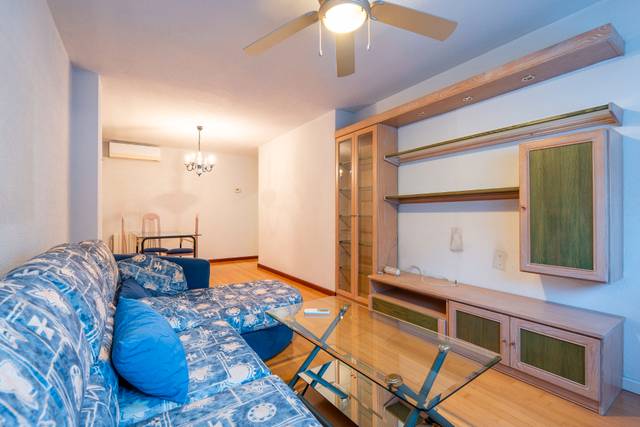 Piso en Venta en Calle del Concejal Francisco José Jiménez Martín en Los Cármenes