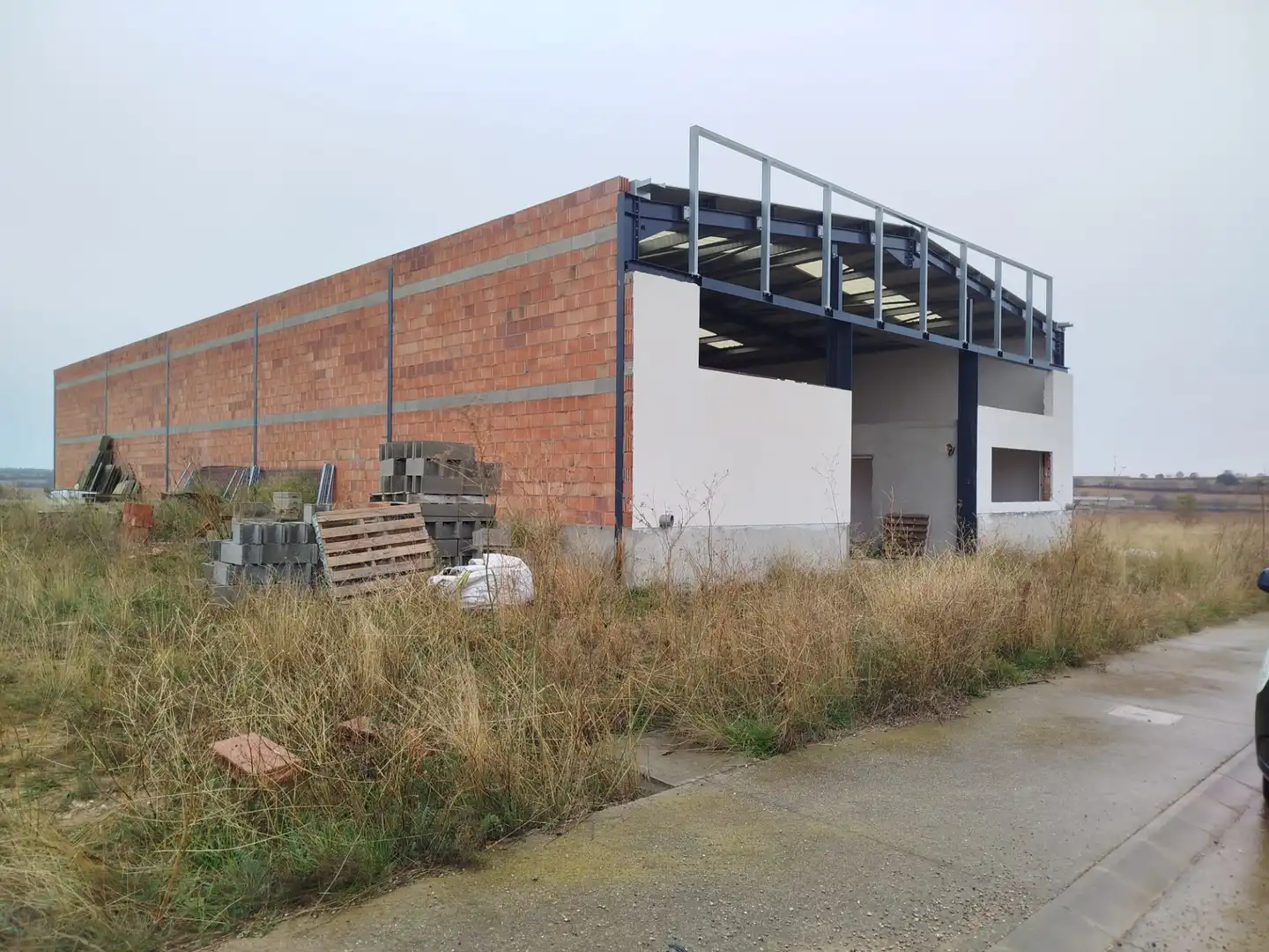 Fabrikhallen zum Verkauf in Avenida General Coll, 13, Alcampell