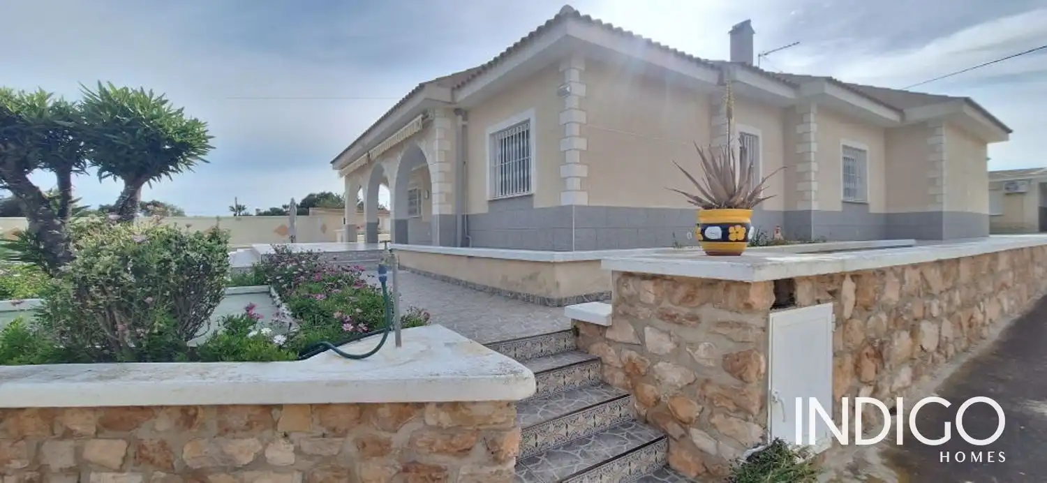 Vista exterior de Casa o chalet en venta en Elche / Elx con Aire acondicionado, Calefacción y Terraza