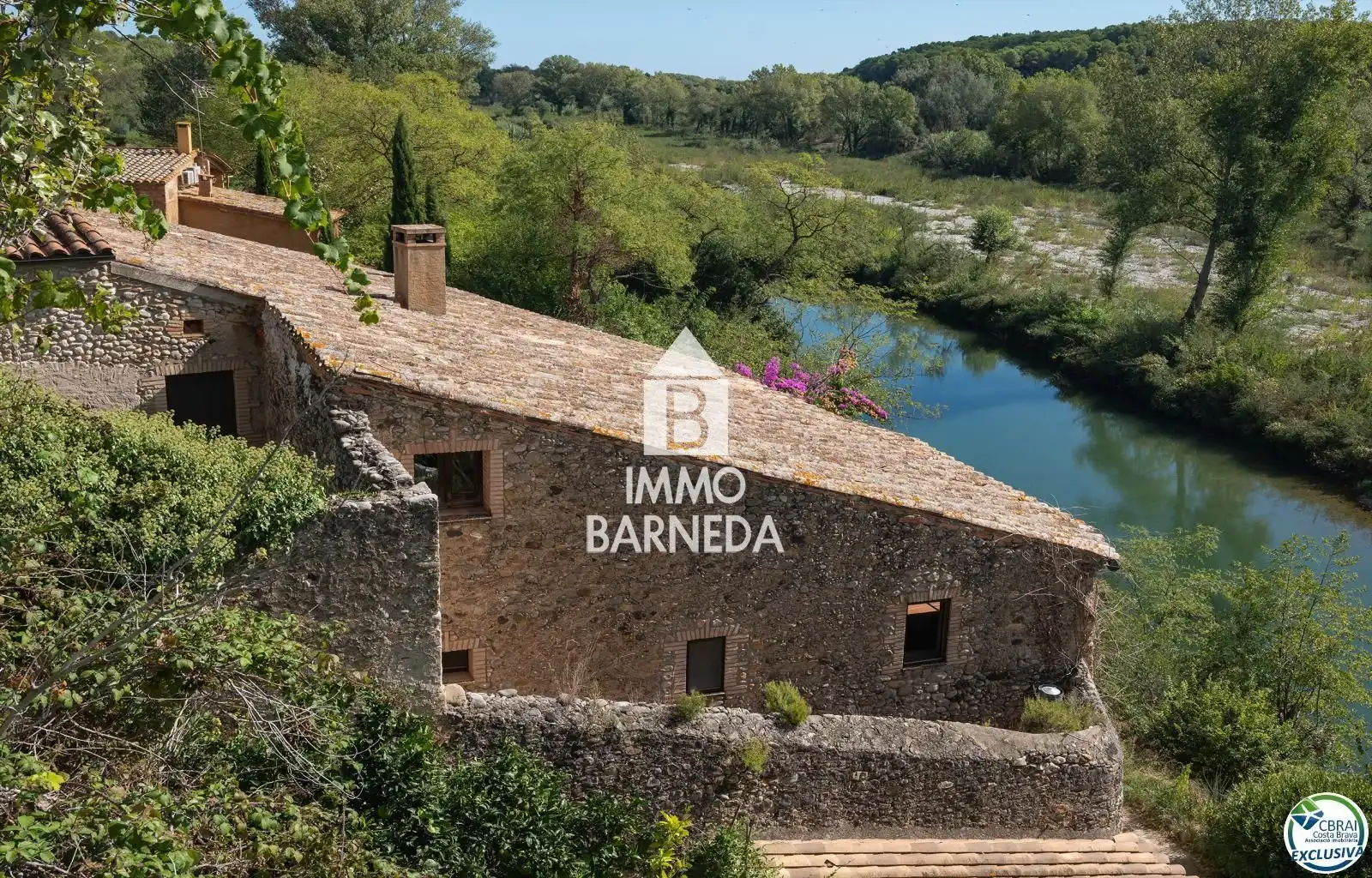 Außenansicht von Haus oder Chalet zum Verkauf in Sant Miquel de Fluvià mit Klimaanlage, Heizung und Privatgarten