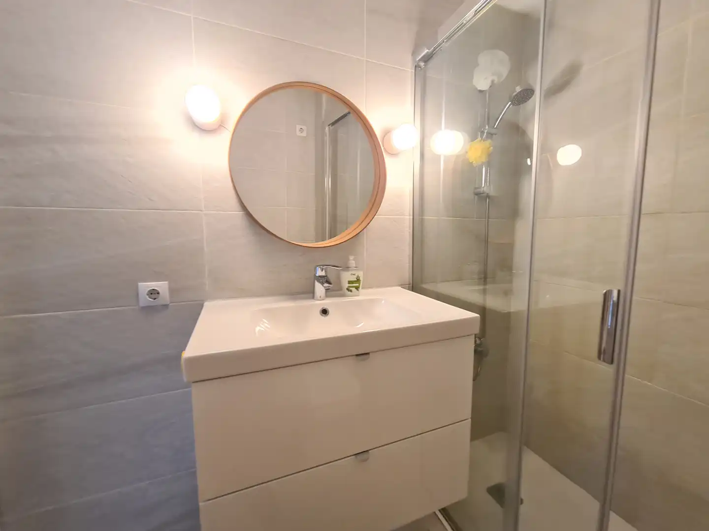 Bathroom of Flat for sale in Sevilla  with Air Conditioner, Storage room and Balcony