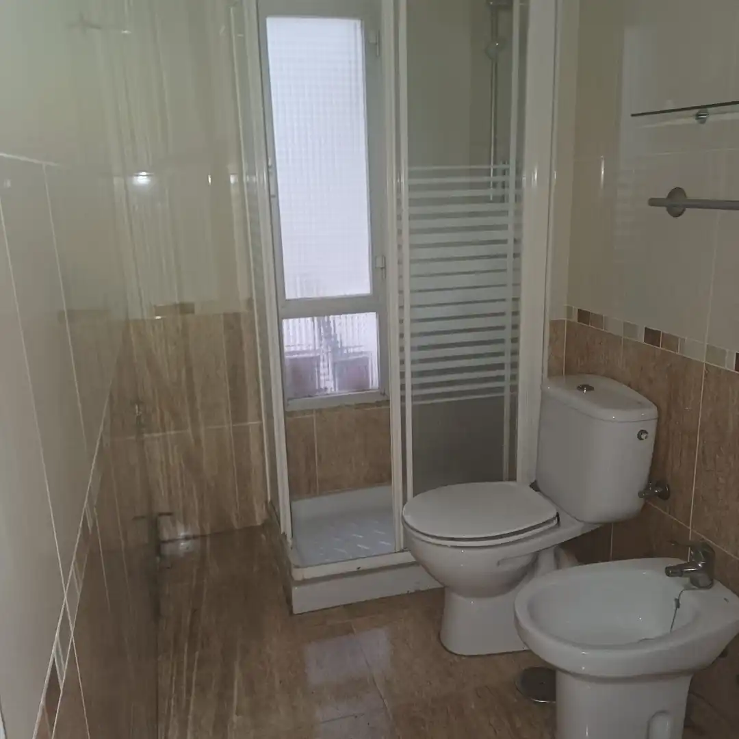Badezimmer von Wohnung zum Verkauf in Leganés