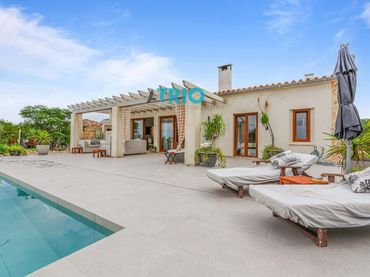Chalet con piscina en venta en poligono