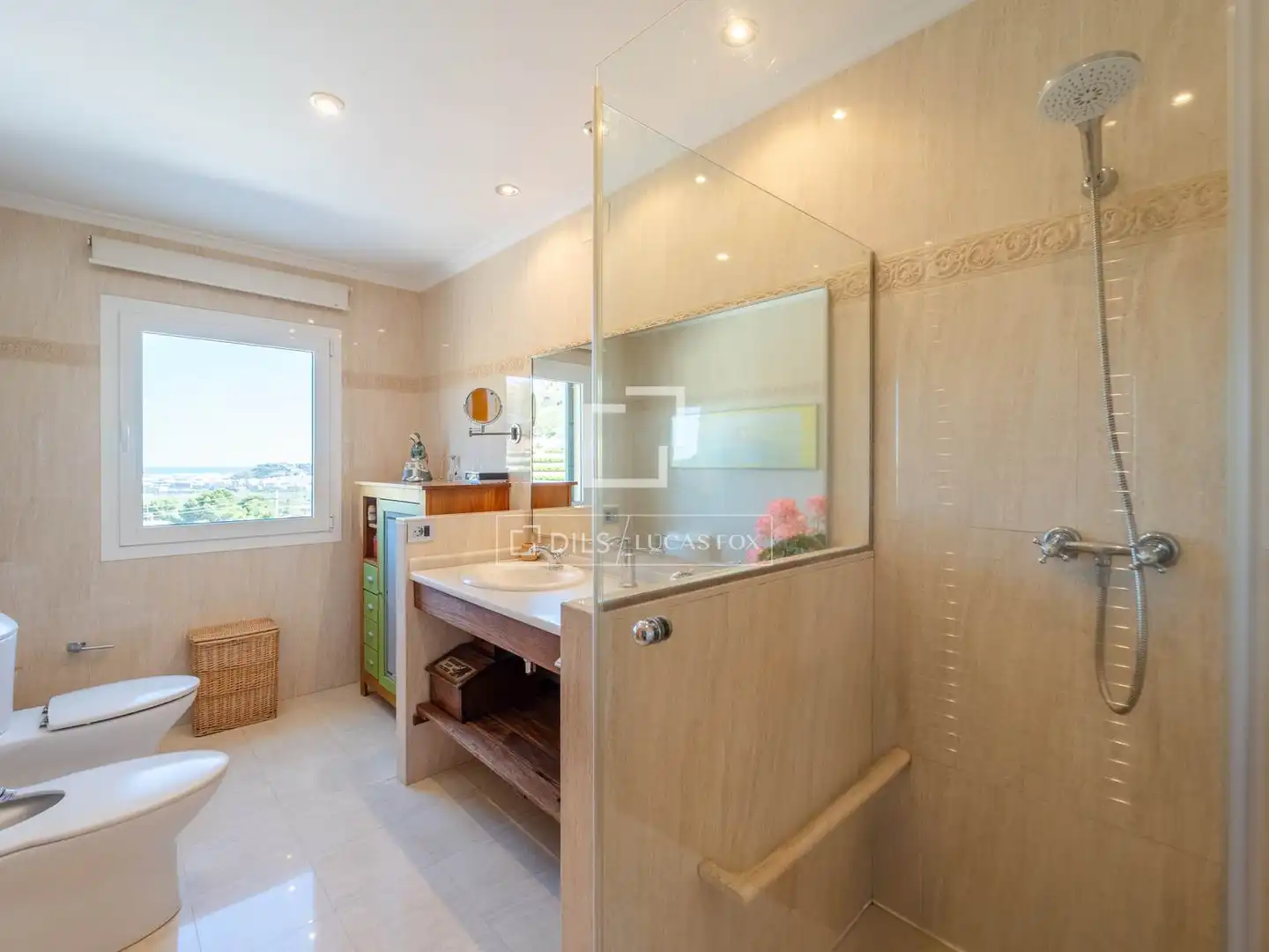 Bathroom of Houses for sale in Sagunto / Sagunt  with Air Conditioner, Heating and Private garden