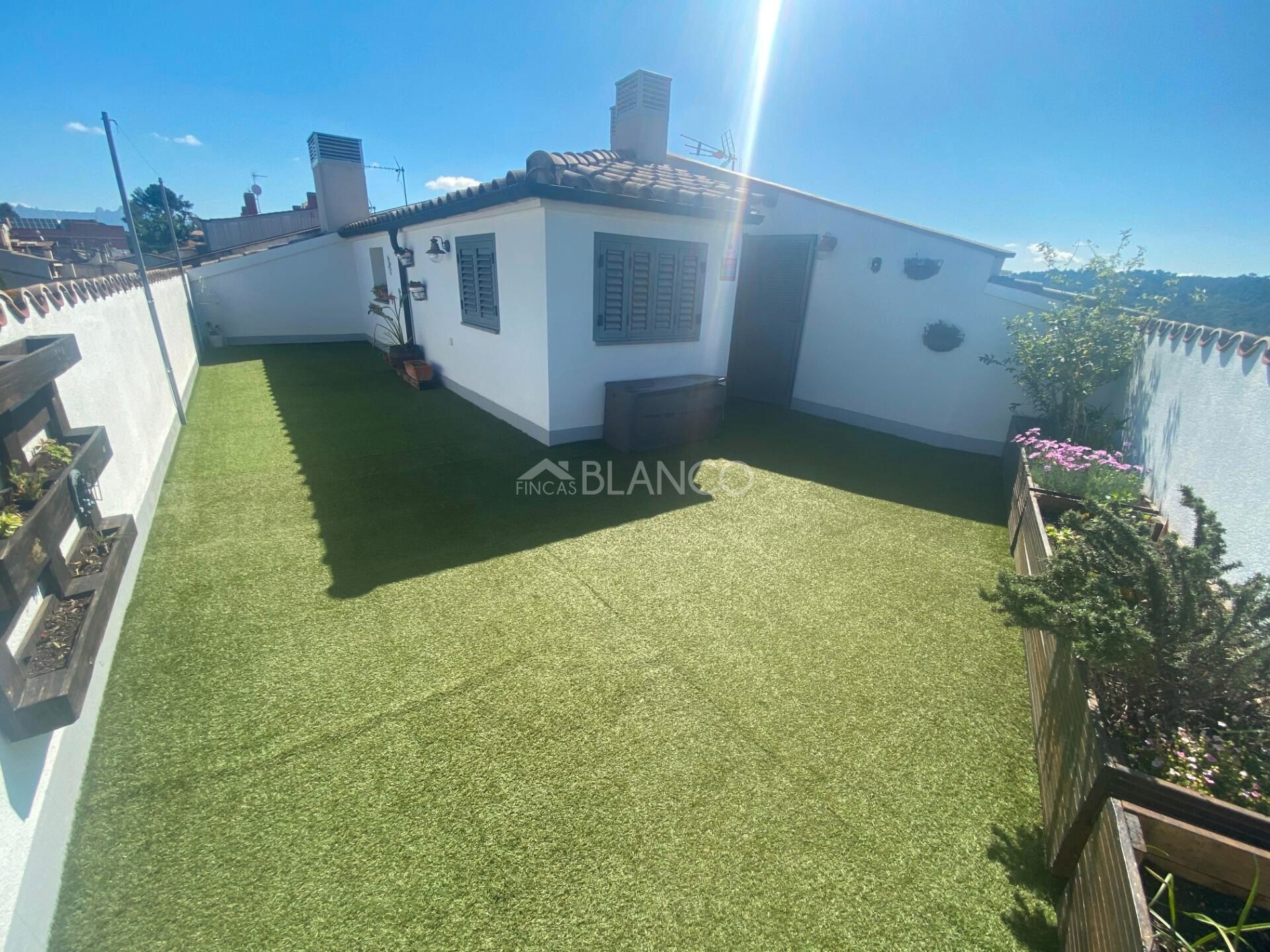 Exterior view of Duplex for sale in Vallbona d'Anoia  with Air Conditioner, Terrace and Balcony