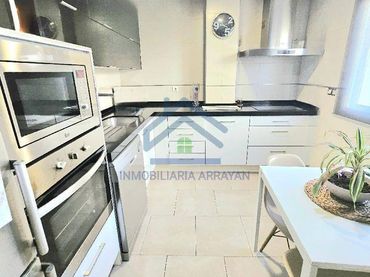 Casa con balcón en venta en Ogíjares