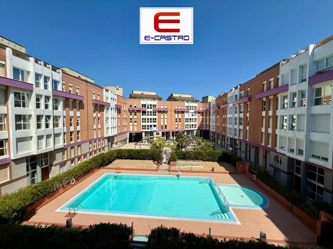 Vista exterior de Pis en venda en Castro-Urdiales amb Calefacció, Parquet i Traster