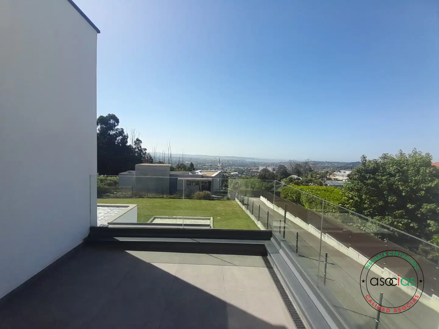 Terrassa de Casa o xalet en venda en Gijón  amb Calefacció, Jardí privat i Terrassa