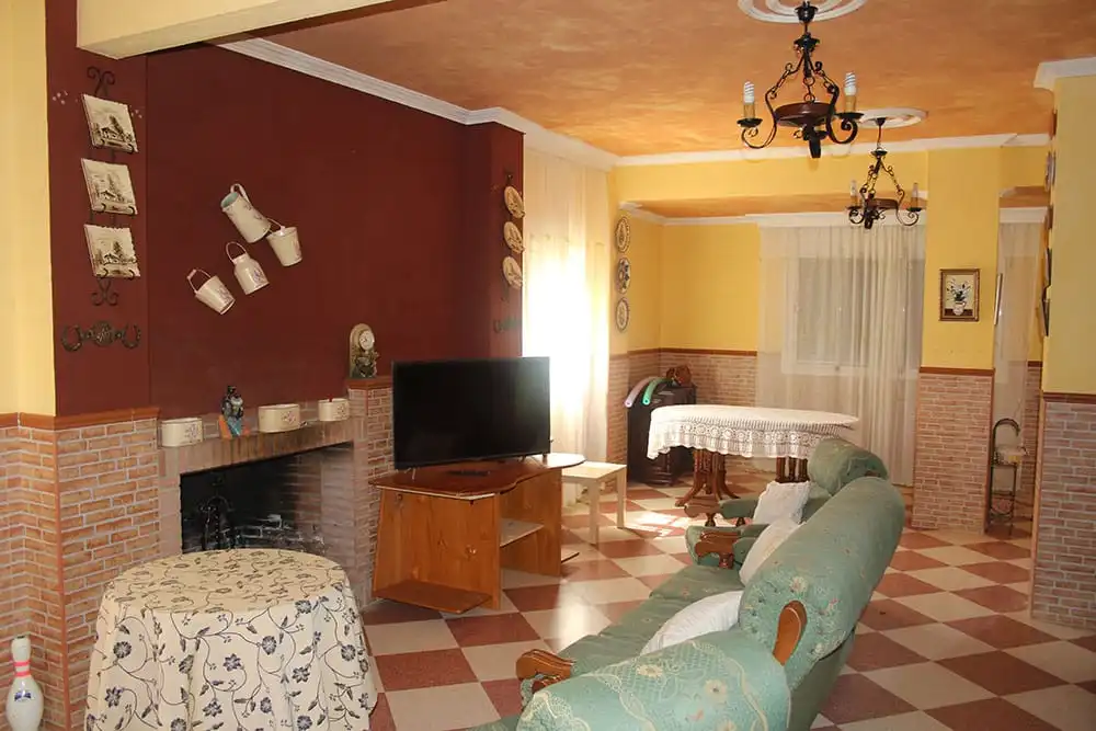 Chalet con piscina en venta en Carmona, imagen 3