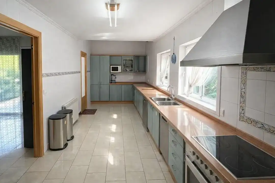Cuina de Casa o xalet en venda en Vitoria - Gasteiz amb Calefacció, Jardí privat i Terrassa
