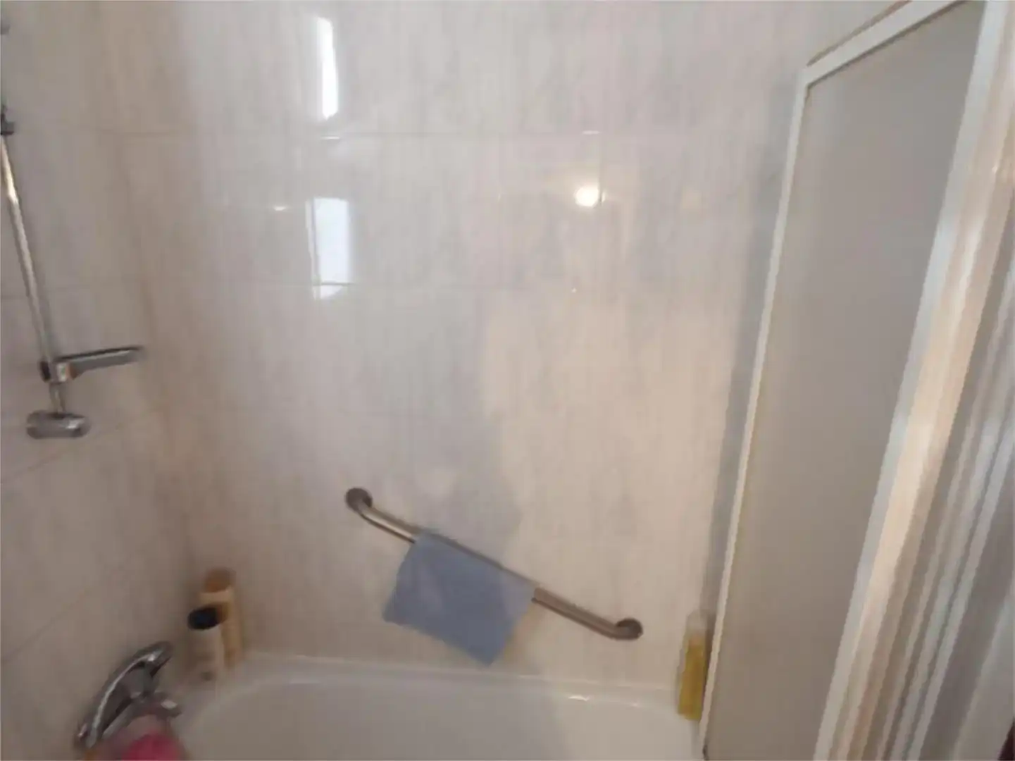 Badezimmer von Wohnung zur Miete in  Valencia Capital mit Klimaanlage, Terrasse und Balkon
