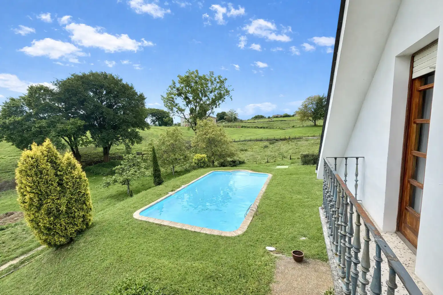 Swimming pool of Houses for sale in Sariego  with Heating, Private garden and Parquet flooring