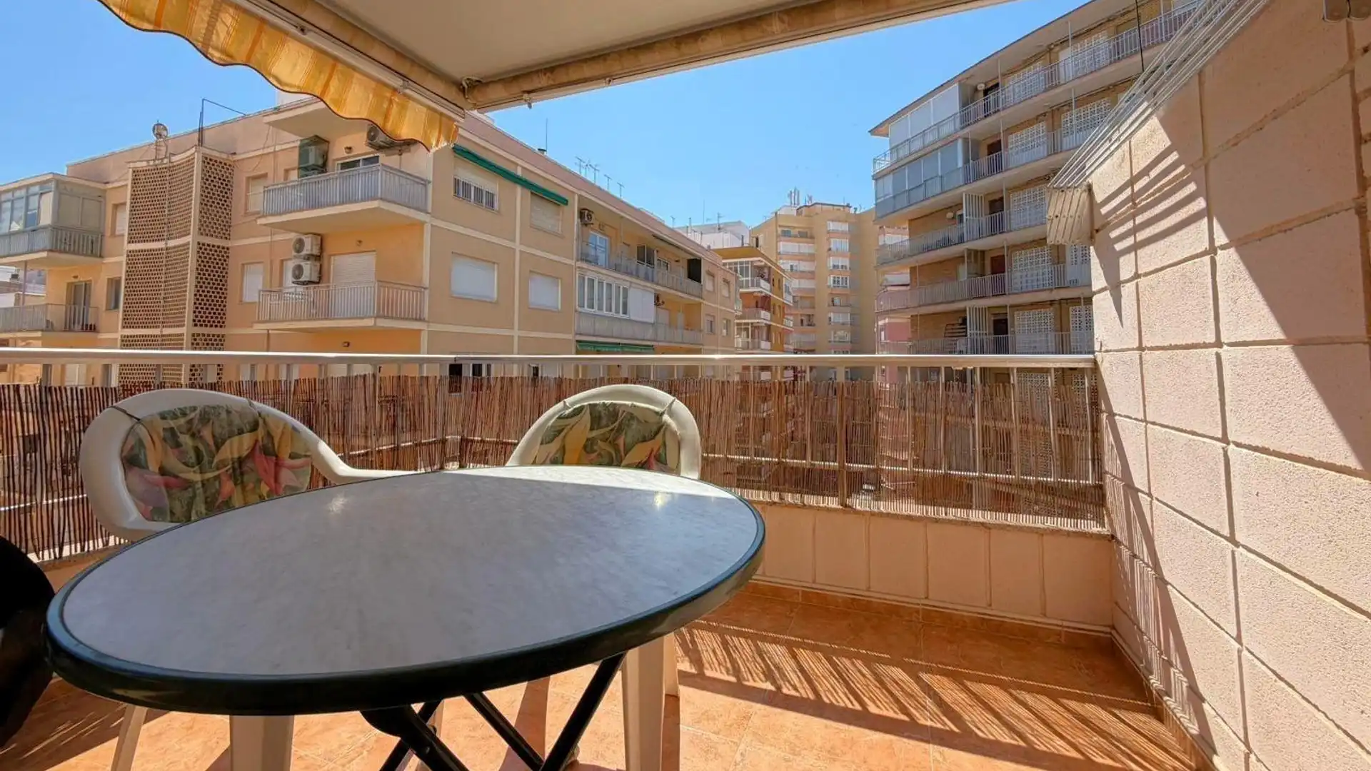 Terrassa de Apartament en venda en Torrevieja amb Moblat i Balcó