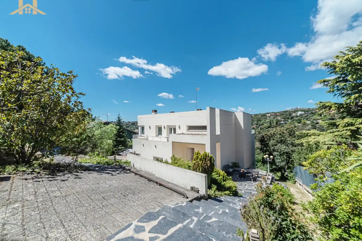 Außenansicht von Haus oder Chalet zum Verkauf in Torrelodones mit Heizung, Privatgarten und Terrasse