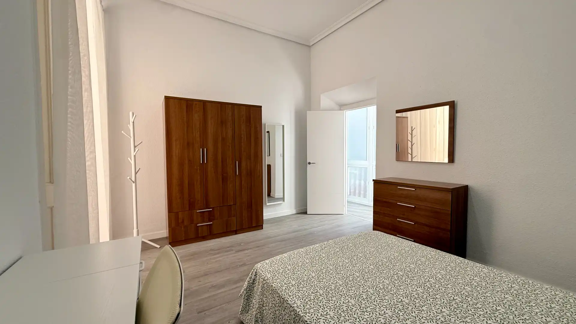 Habitación de Piso de alquiler en Cádiz con Amueblado, Horno y Lavadora