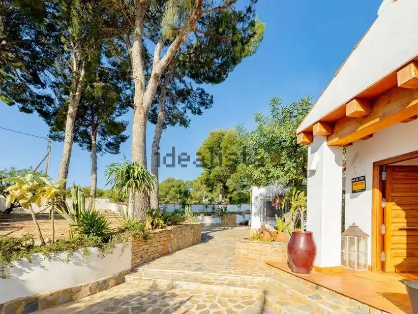 Vista exterior de Casa o chalet en venta en La Nucia con Aire acondicionado, Calefacción y Jardín privado