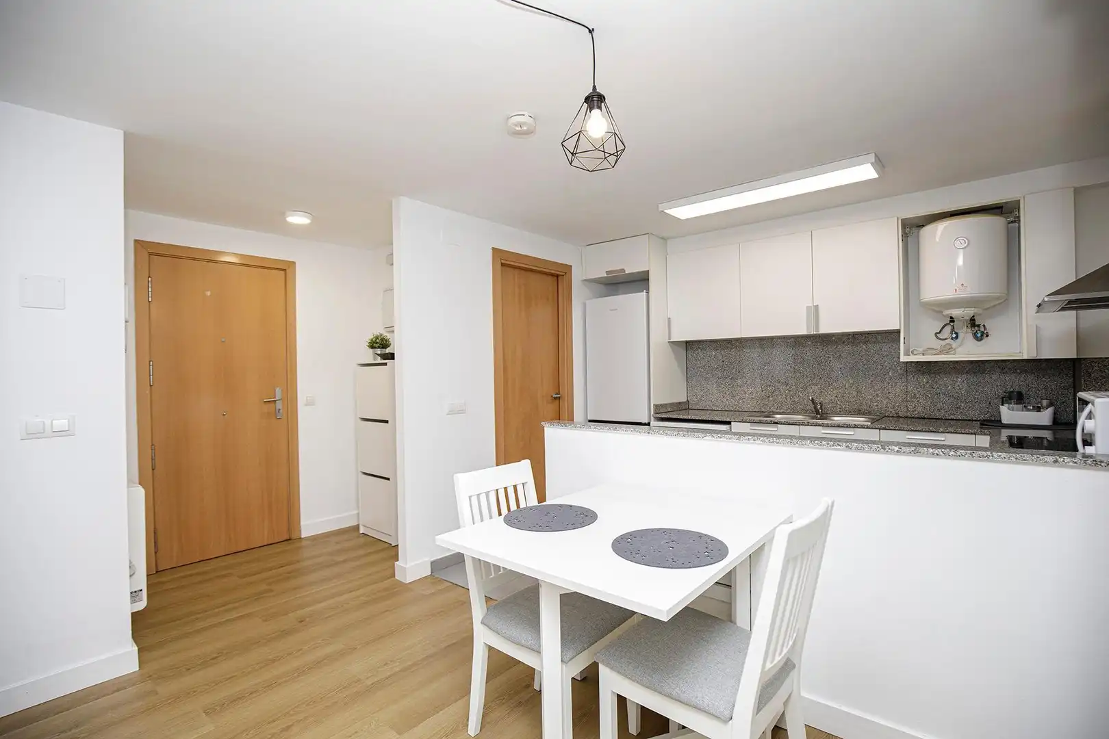 Cuina de Apartament de lloguer en Girona amb Parquet
