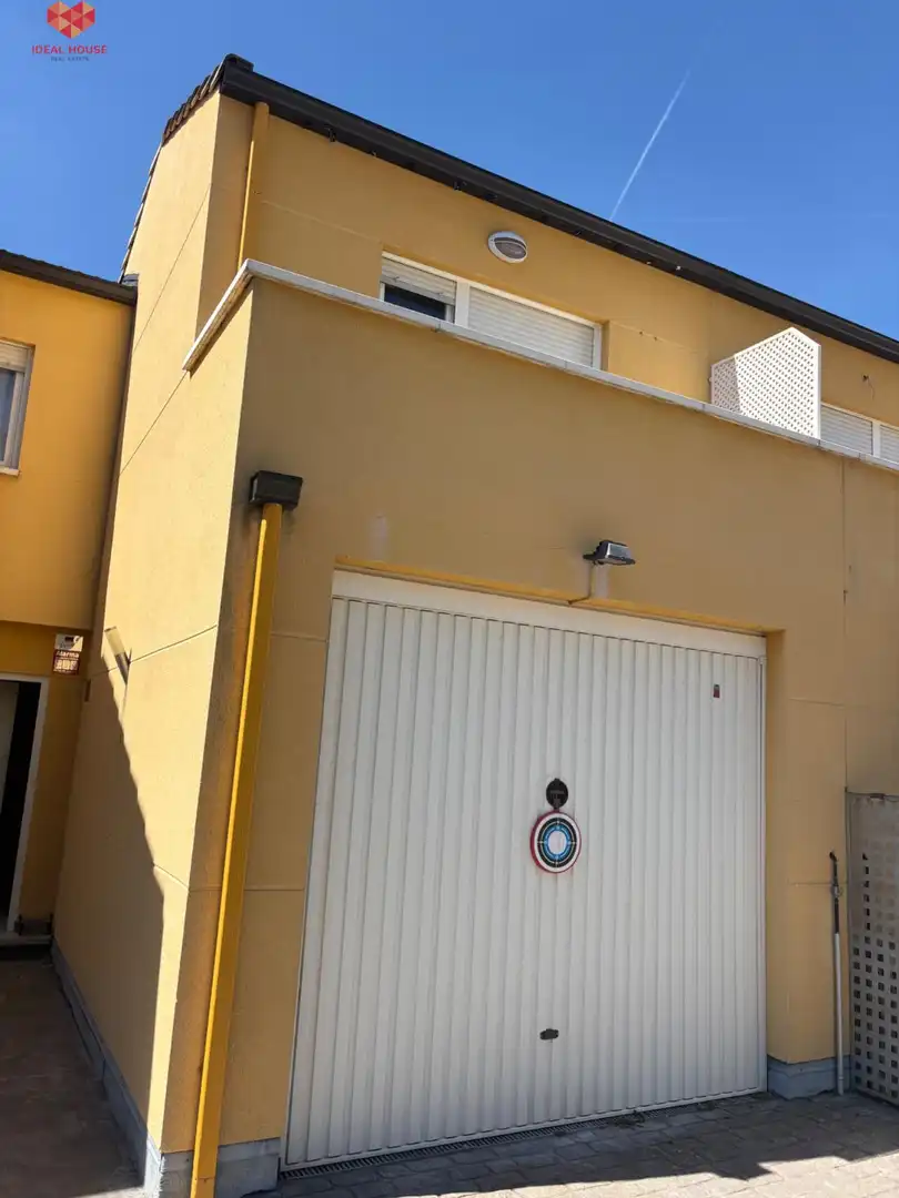 Casa adosada en venda a Estación del Espinar