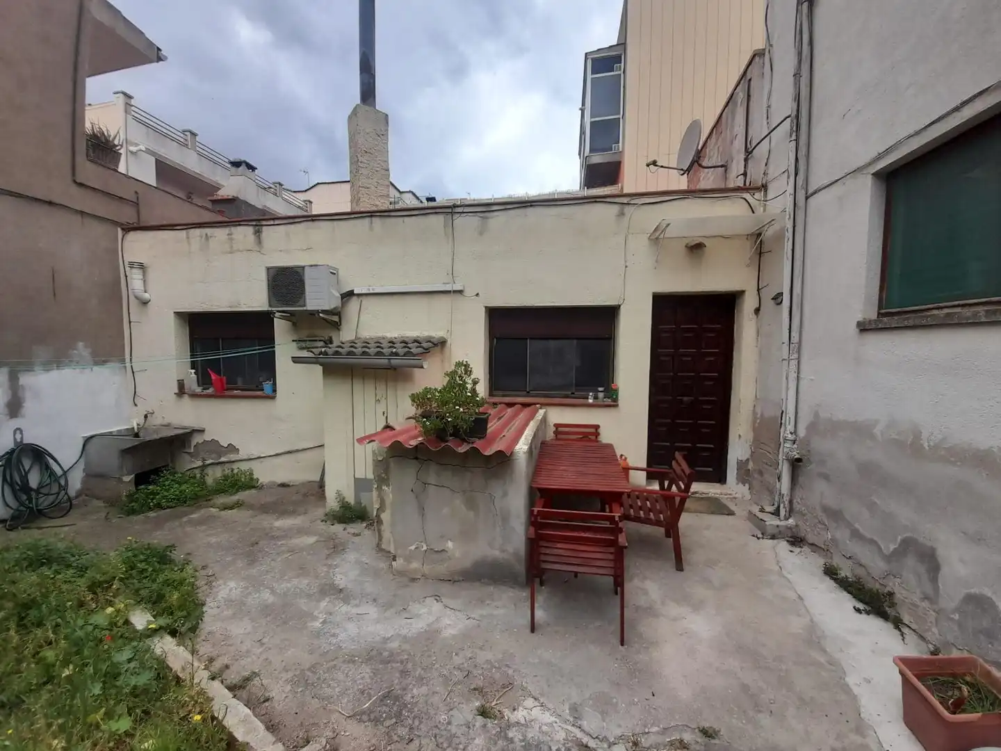 Vista exterior de Casa o xalet en venda en Sabadell amb Aire condicionat, Jardí privat i Terrassa