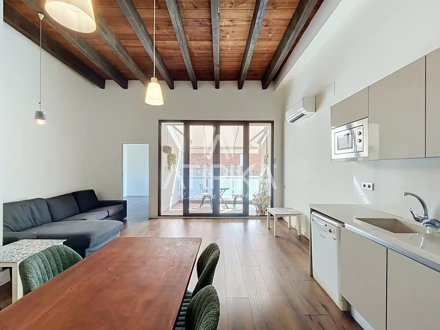 Living room of Attic for rent in Barcelona  with Air Conditioner, Parquet flooring and Terrace