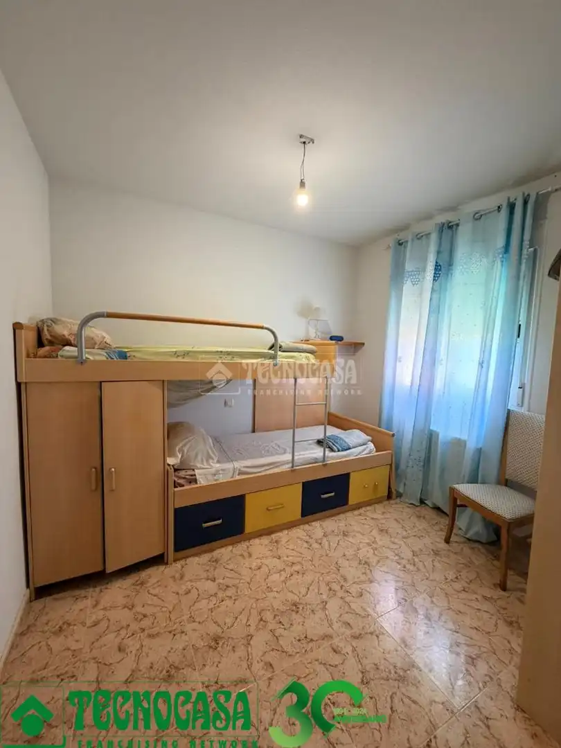 Habitación de Casa adosada en venta en Albarreal de Tajo con Aire acondicionado y Jardín privado