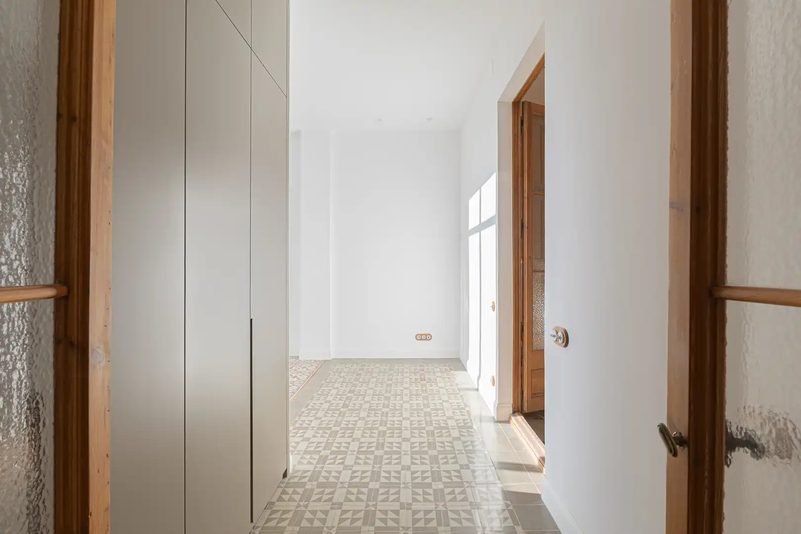 Wohnung zum Verkauf in Barcelona mit Klimaanlage, Heizung und Balkon