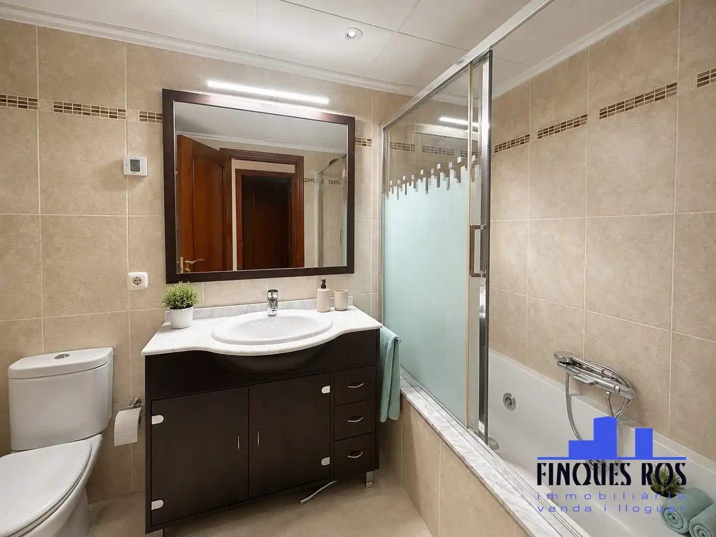 Bathroom of Flat for sale in Vinaròs  with Air Conditioner, Heating and Terrace