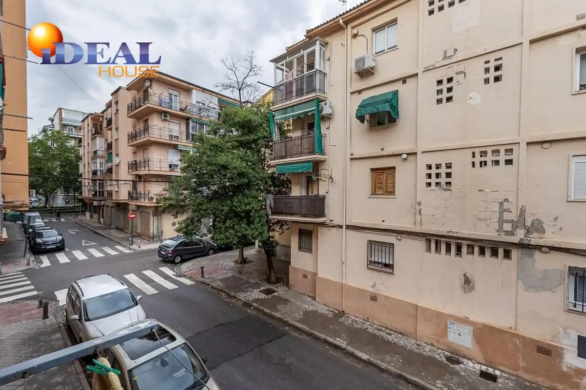 Vista exterior de Piso en venta en Granada con Terraza