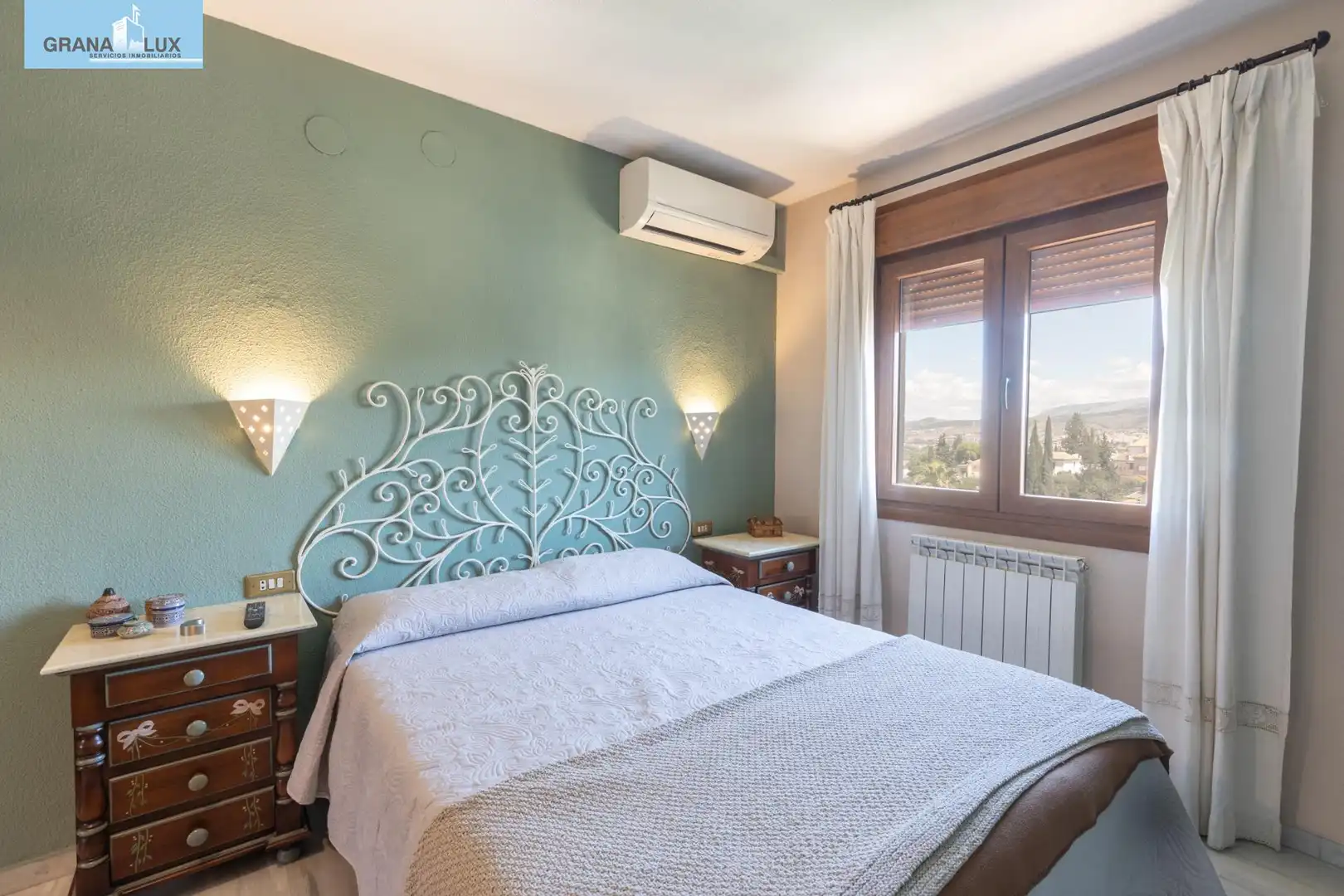 Schlafzimmer von Haus oder Chalet zum Verkauf in La Zubia mit Klimaanlage, Heizung und Gemeinschaftspool