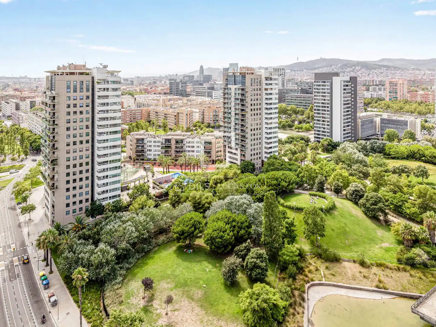 Vista exterior de Piso en venta en Barcelona con Aire acondicionado, Calefacción y Jardín privado