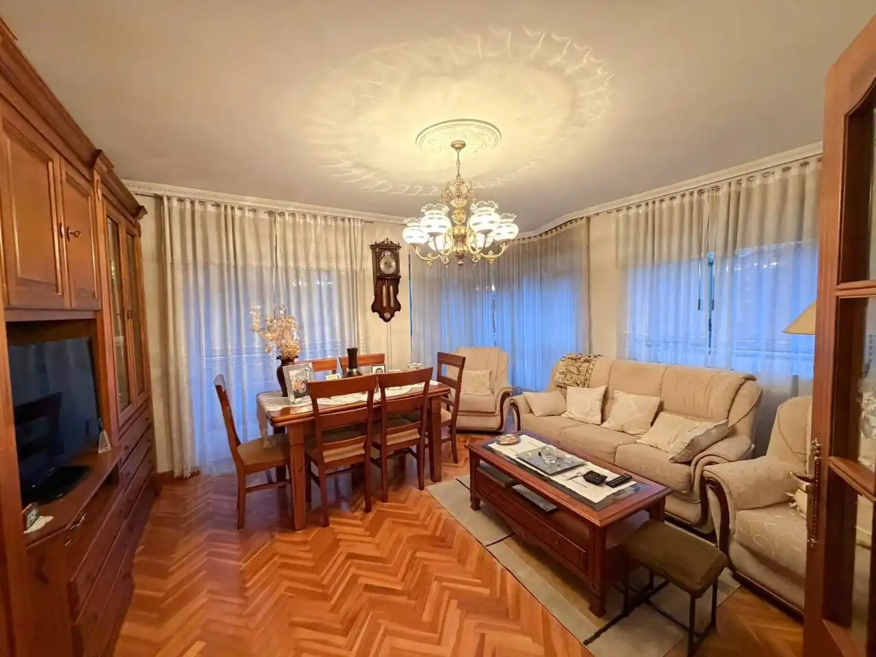 Sala d'estar de Casa o xalet en venda en Villarejo de Órbigo amb Calefacció, Parquet i Terrassa