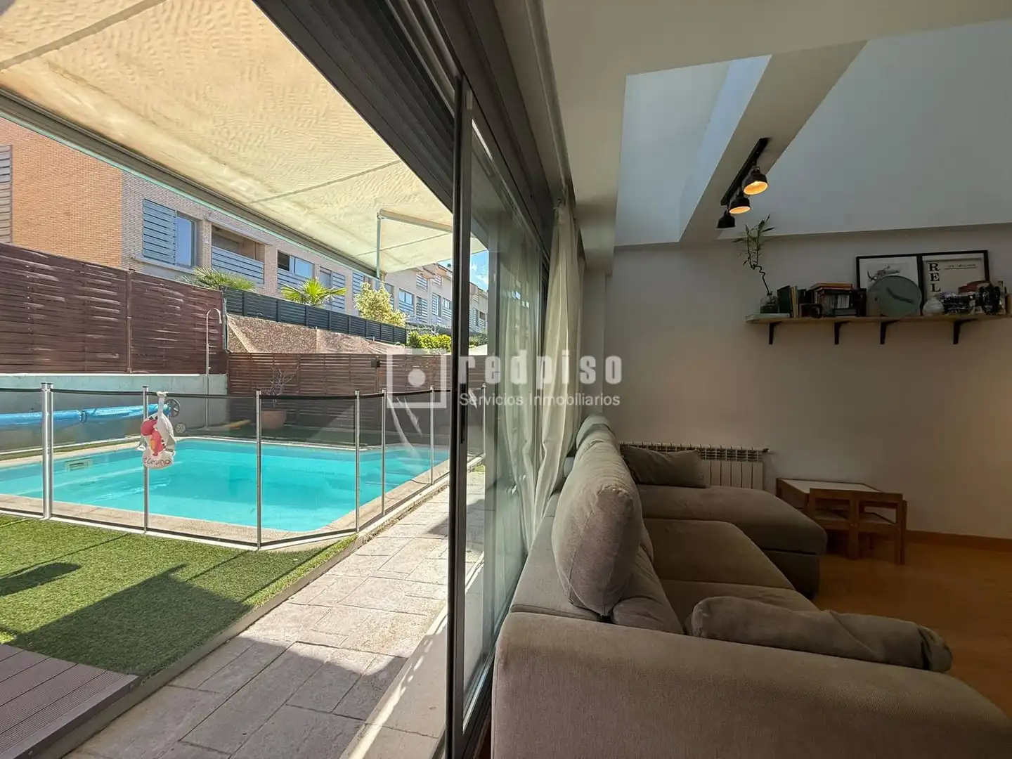 Swimming pool of Houses for sale in Paracuellos de Jarama  with Air Conditioner, Heating and Private garden