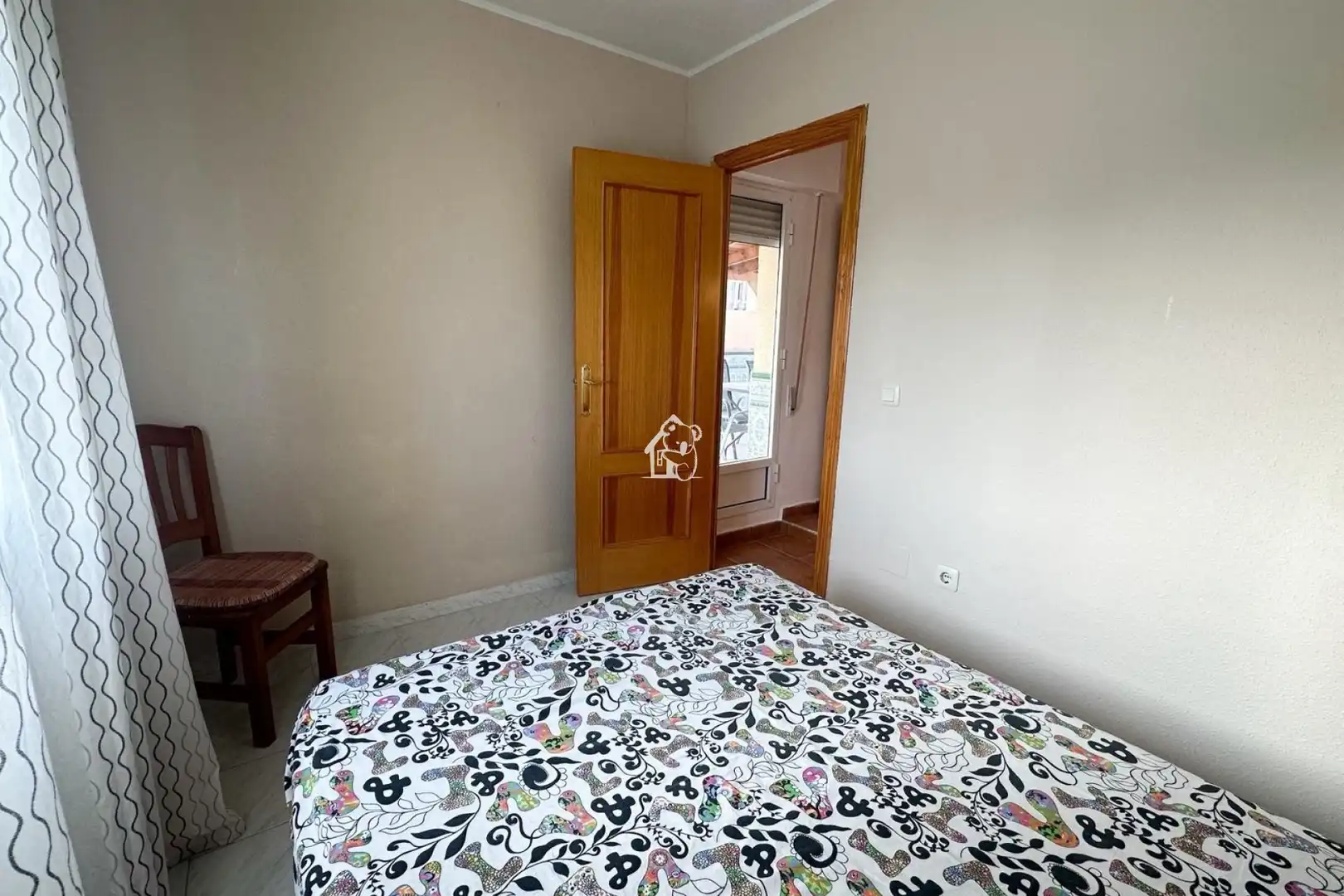 Dormitori de Casa adosada de lloguer en Torrevieja amb Aire condicionat, Terrassa i Piscina