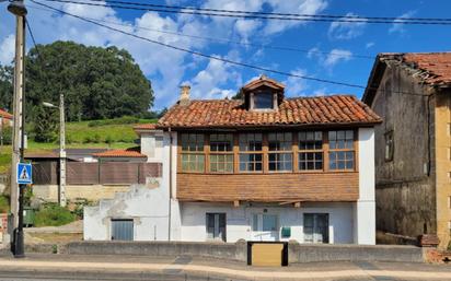 Vista exterior de Casa o xalet en venda en Castrillón