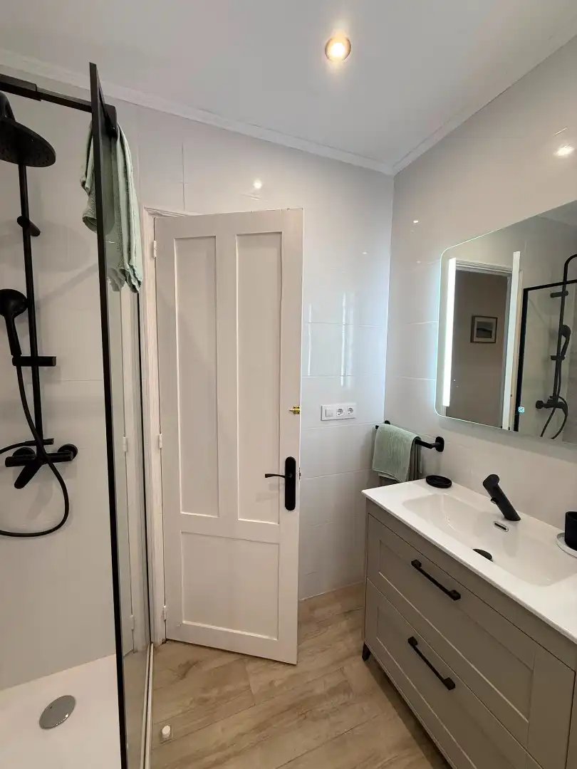 Bathroom of Flat for rent in Ferrol  with Heating, Parquet flooring and Terrace