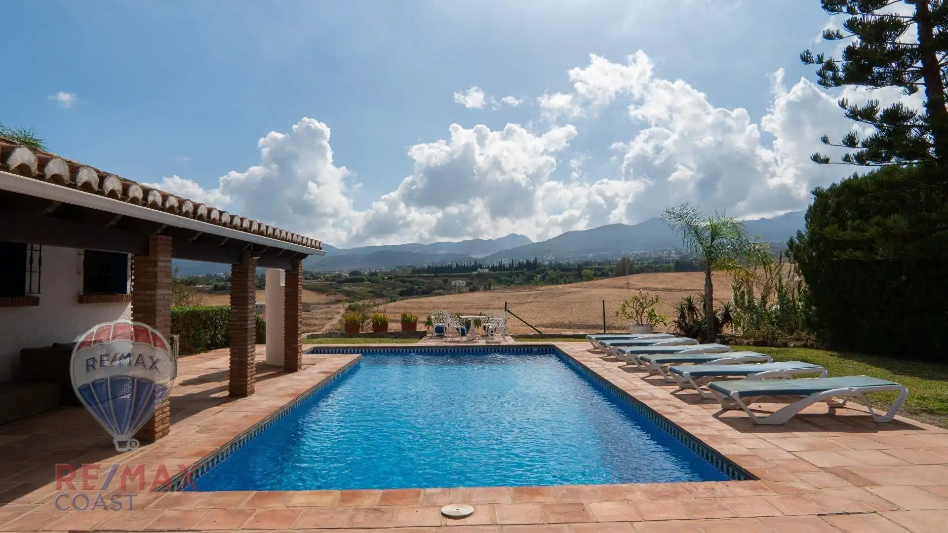 Piscina de Casa o xalet en venda en Alhaurín de la Torre amb Aire condicionat, Jardí privat i Terrassa