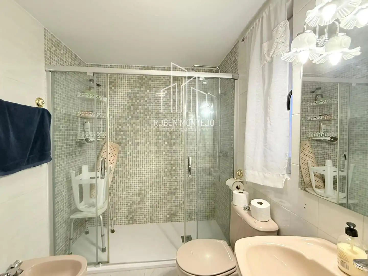 Bathroom of Flat for sale in Salamanca  with Heating, Terrace and Storage room