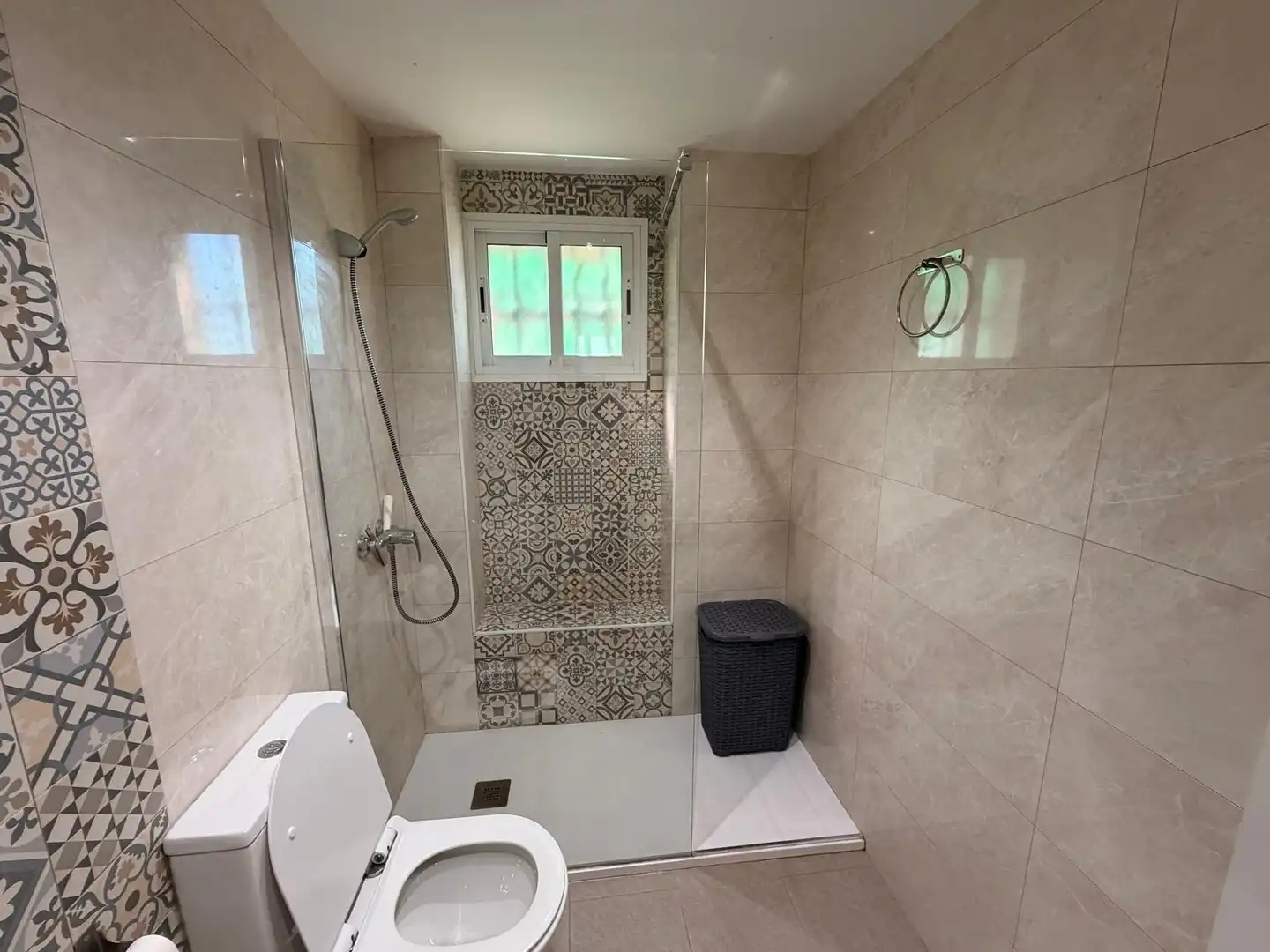 Bathroom of Flat for rent in Benalmádena  with Air Conditioner, Heating and Private garden
