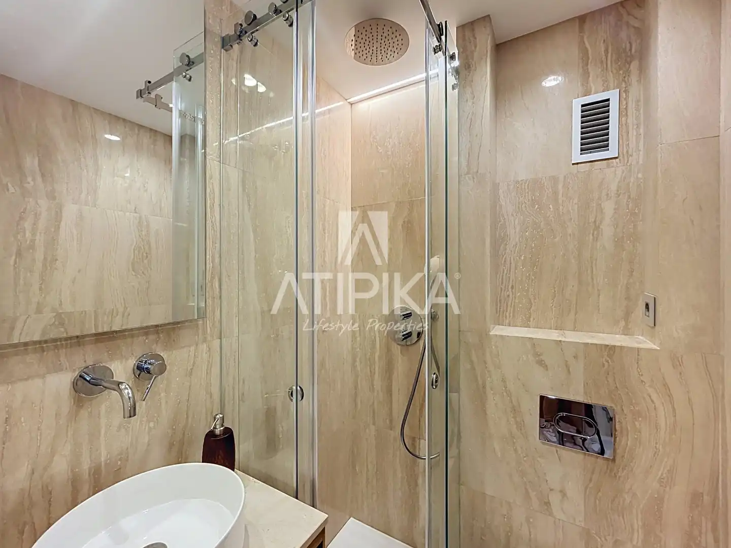 Bathroom of Flat for rent in Barcelona  with Air Conditioner, Terrace and Furnished