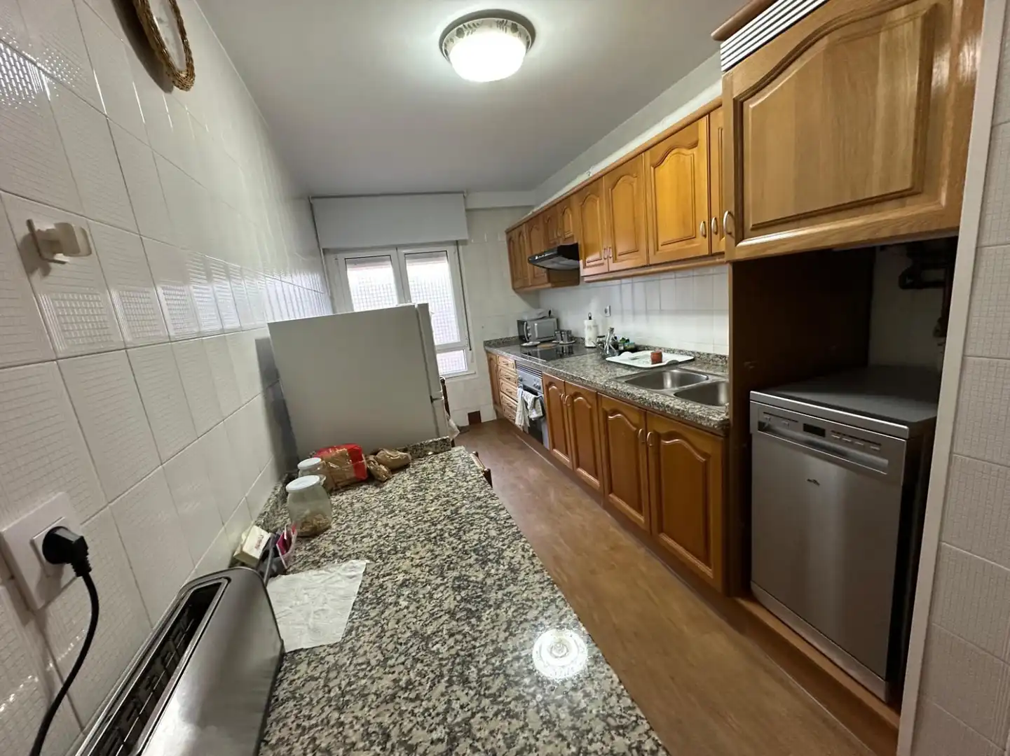 Cuina de Pis en venda en Oviedo  amb Calefacció, Parquet i Traster