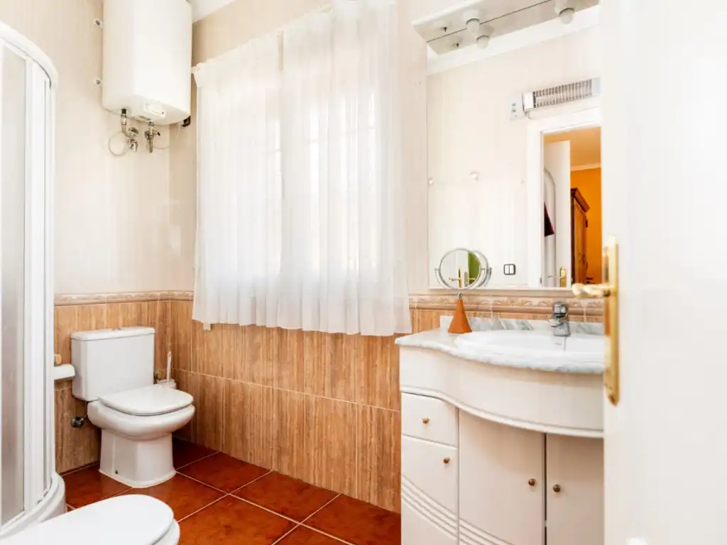 Baño de Casa o chalet en venta en Espinoso del Rey con Terraza, Piscina y Amueblado