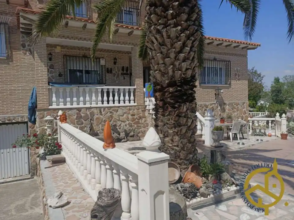 Vista exterior de Casa o xalet en venda en El Viso de San Juan amb Aire condicionat, Calefacció i Jardí privat