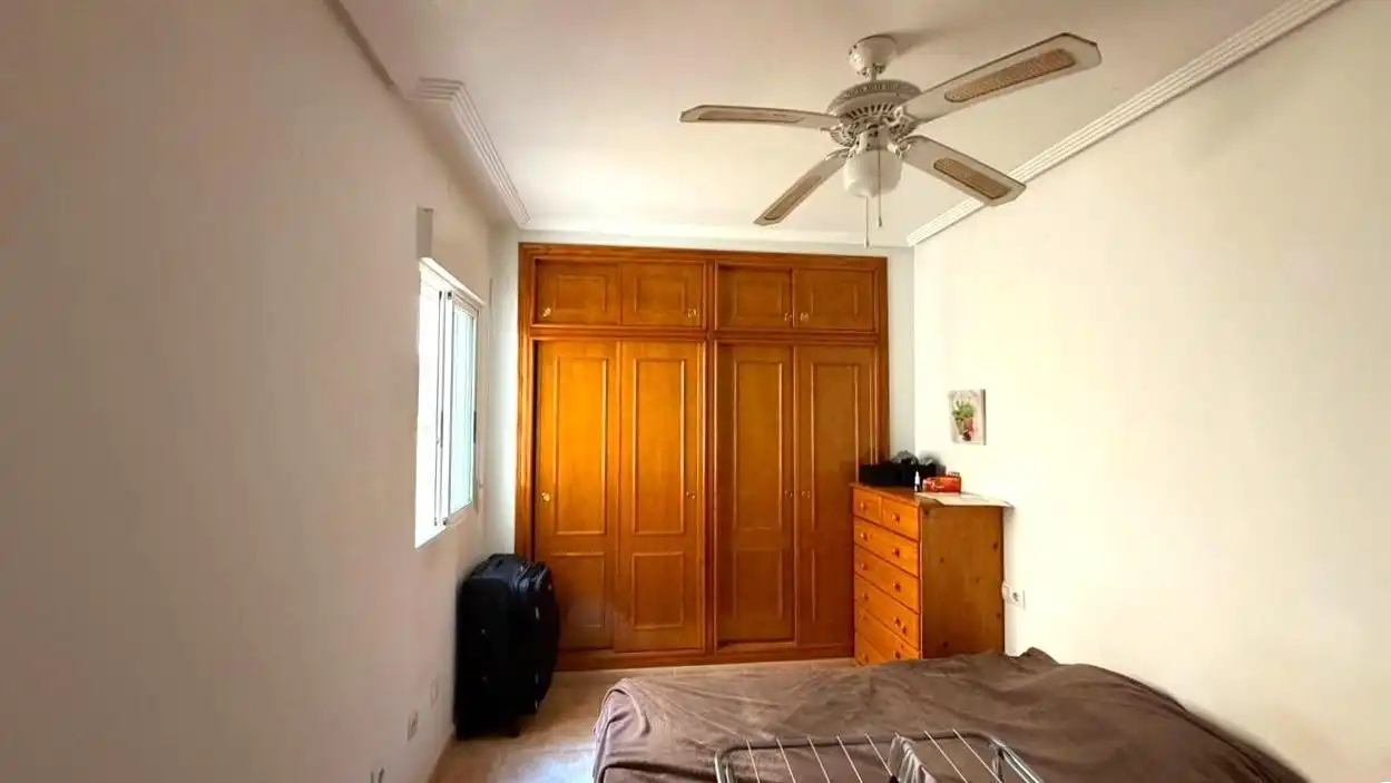 Habitación de Apartamento en venta en Torrevieja con Aire acondicionado y Amueblado