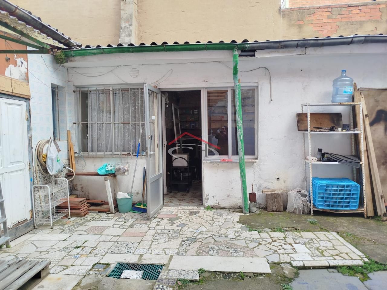 Vista exterior de Casa o xalet en venda en León Capital  amb Calefacció i Jardí privat