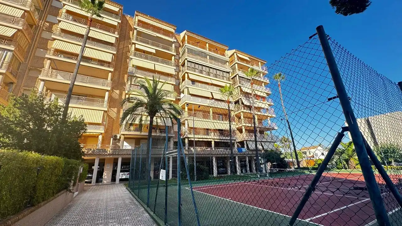 Apartament amb balcó en venda a Carrer Bisbe Serra 10