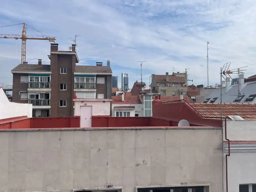 Außenansicht von Wohnung zur Miete in  Madrid Capital mit Klimaanlage