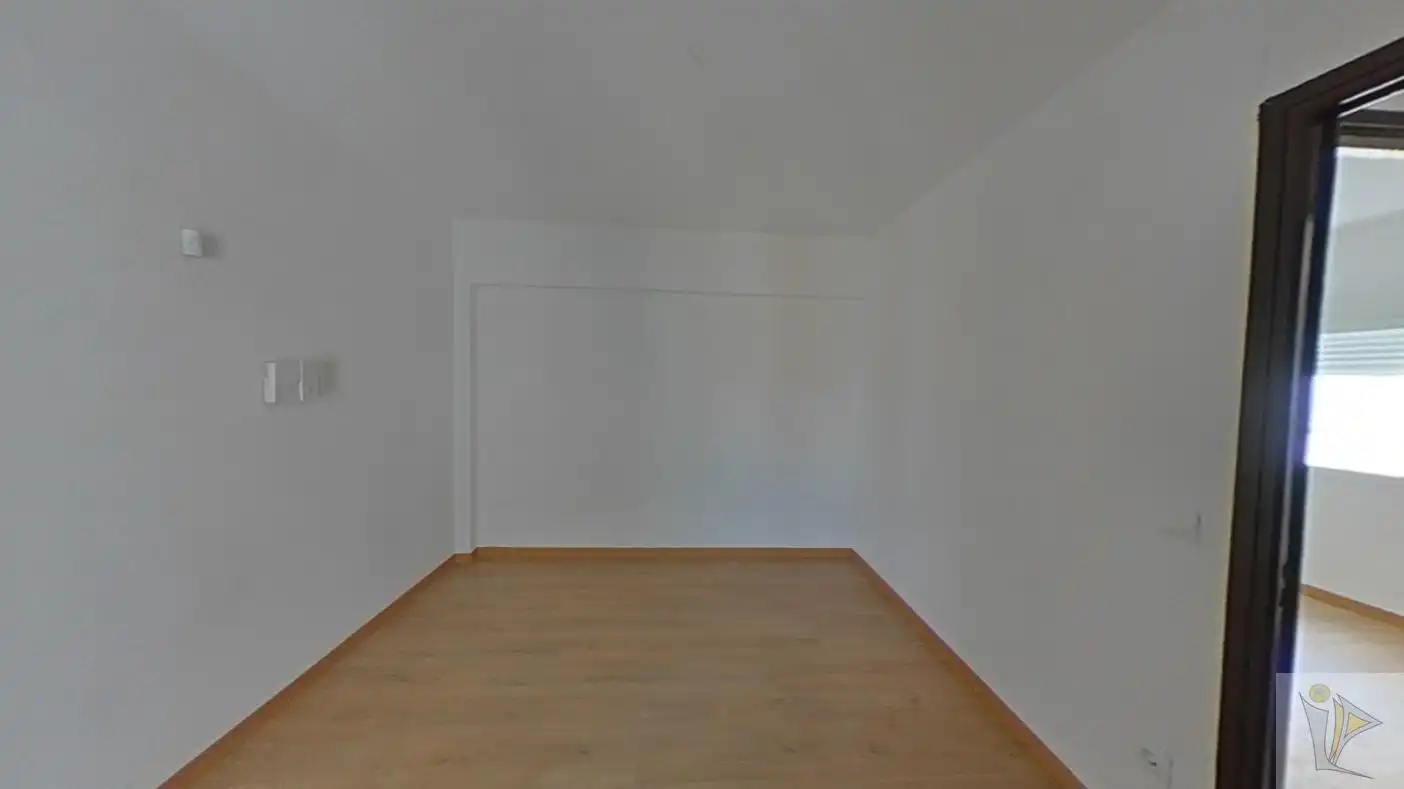 Piso en venta en CL LA BAÑEZA , Sudeste Industrial