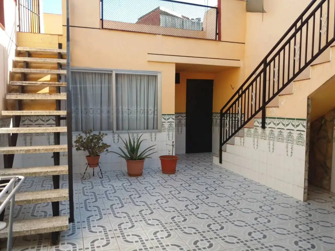Außenansicht von Haus oder Chalet zum Verkauf in Terrassa mit Heizung und Terrasse