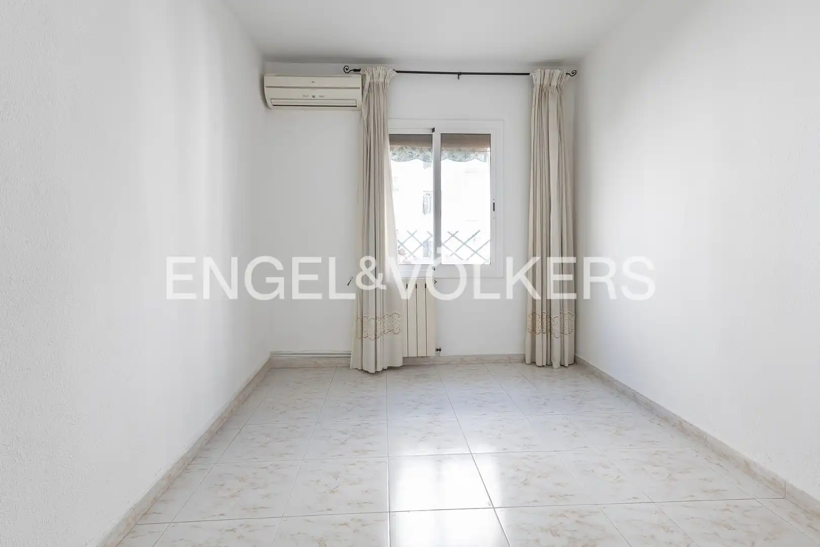 Dining room of Flat for sale in Barcelona  with Air Conditioner and Heating